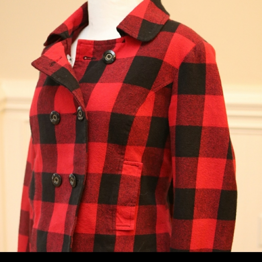 cute cropped flannel coat L buffalo plaid